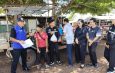 นครนายก – ชาวบ้านดีใจนายอำเภอสอนลงทะเบียนบัตรประชารัฐ