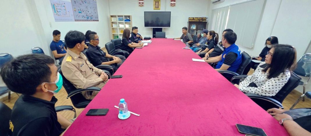 กาญจนบุรี – คณะตรวจสอบได้เดินทาคณะตรวจสอบได้เดินทางไปที่โรงงานหล่อหลอมตะกั่ว