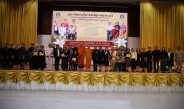 กาญจนบุรี – พลเอกไพบูลย์ คุ้มฉายา นายกสภามหาวิทยาลัยราชภัฏกาญจนบุรี มอบรางวัลมณีกาญจน์ ครั้งที่ 8 เพื่อเป็นการยกย่องเชิดชูเกียรติและเผยแพร่ผลงานของผู้ที่มีผลงานดีเด่นทางศิลปะและวัฒนธรรมในเขตพื้นที่ภาคกลางตอนล่าง 1