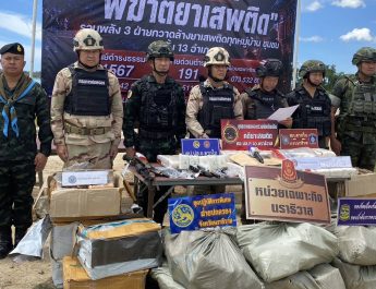 นราธิวาสเดือด! เปิดยุทธการ “พิฆาตยาเสพติด” ปูพรม 92 จุด ทลายคลังยานรก ยึดไอซ์ครึ่งตัน-ยาบ้าเฉียด 7 แสนเม็ด เด็ดปีกท่อน้ำเลี้ยงกลุ่มป่วนใต้