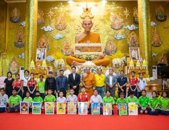 ทึ่ง !!! จินตนาการเด็กประถมศึกษา สื่อสารผ่านภาพวาดสีบนกระดาษรำลึกหลวงพ่อพูล วิสาขบูชา ม.ศิลปากร ร่วมโรงเรียน วัด จัดเวทีเยาวชน