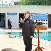 “นายกดำรงเกียรติ กิตติประภัสร์” ทต.เด่นชัย เปิดโครงการพัฒนาทักษะกีฬา กิจกรรมฝึกทักษะกีฬาว่ายน้ำ