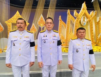 “ราเชน ตระกูลเวียง” หัวหน้าพรรคทางเลือกใหม่ พร้อมคณะกรรมาธิการการทหาร ร่วมบันทึกเทปถวายพระพรชัยมงคล เนื่องในโอกาสวันเฉลิมพระชนมพรรษา พระบาทสมเด็จพระเจ้าอยู่หัว
