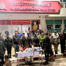 กาญจนบุรี – รวบ เจ๊รุ่ง เขาสามสิบหาบ แม่ค้าตลาดนัดหวังรวยทางลัดคาด่าน ของกลางยาบ้ากว่า 5 หมื่นเม็ด ยาเคกว่า 1 พันกรัม ซุกกระบะคู่ใจ สารภาพได้ค่าจ้างครั้งละ 1.5 หมื่นบาท ทำมาแล้วเกือบ 10 ครั้งเพิ่งโดนจับได้