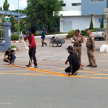จัดระเบียบ ! งานจราจร สภ.เมืองแพร่ ร่วมกับ เทศบาลเมืองแพร่ ตีเส้นจราจรและทาขาวแดง ทางเท้าเขต หน้ารพ.แพร่คริสเตียน ฯ
