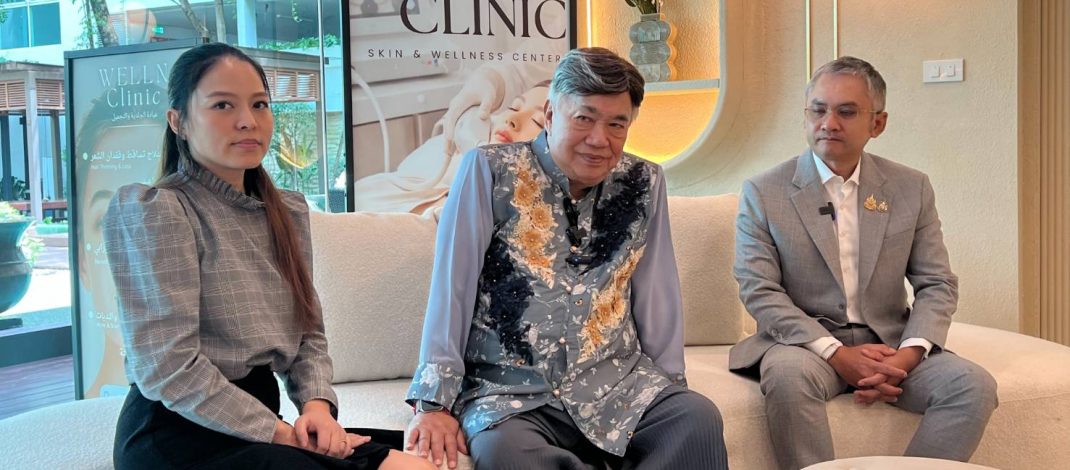 “ดร.เสรี” สุดปลื้ม สำนึกในพระมหากรุณาธิคุณ เปิดใจหลังหายป่วยเนื้องอกในสมอง นอนกอดตุ๊กตาพระราชทานทุกคืน ชี้เป็นความสำเร็จด้าน “ประสาทศัลยศาสตร์” ทหารเรือ อาจารย์นายเเพทย์เทวเจษฎา แพทย์ผู้ผ่าตัดระบุ นวัตกรรมใหม่สร้างภาพจำลอง 3D รุ่นใหม่ล่าสุด ช่วยให้รักษาผู้ป่วยได้อย่างแม่นยำ ปลอดภัย และฟื้นตัวได้เร็ว