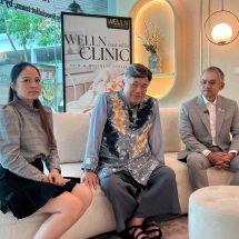 “ดร.เสรี” สุดปลื้ม สำนึกในพระมหากรุณาธิคุณ เปิดใจหลังหายป่วยเนื้องอกในสมอง นอนกอดตุ๊กตาพระราชทานทุกคืน ชี้เป็นความสำเร็จด้าน “ประสาทศัลยศาสตร์” ทหารเรือ อาจารย์นายเเพทย์เทวเจษฎา แพทย์ผู้ผ่าตัดระบุ นวัตกรรมใหม่สร้างภาพจำลอง 3D รุ่นใหม่ล่าสุด ช่วยให้รักษาผู้ป่วยได้อย่างแม่นยำ ปลอดภัย และฟื้นตัวได้เร็ว