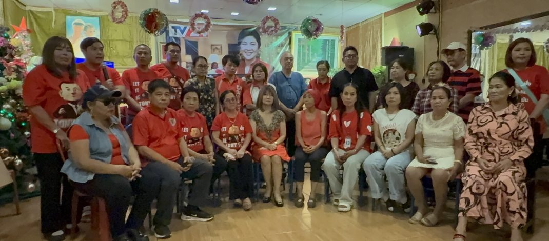 “คนเสื้อแดง” จัดงานเป่าเค้กอวยพรวันเกิด “ยิ่งลักษณ์” ครบ 59 ปี หวังข่าวดีได้กลับไทย เร็ว ๆ นี้