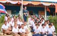 กาญจนบุรี – เด็กรักเรียนบ้านไล่โว่ แต่งกลอน 8 ถวายความอาลัย พระองค์ภาฯ