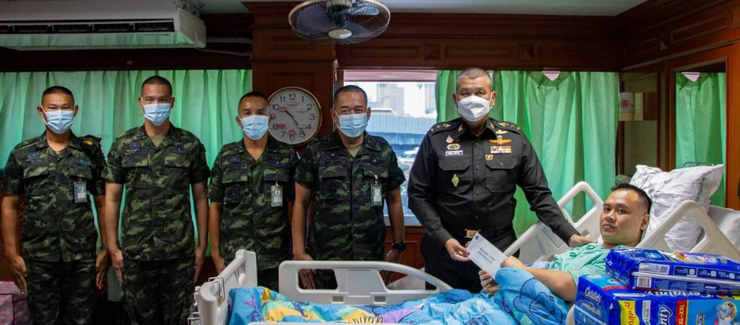 กาญจนบุรี – กำลังใจ! ผบ.ร.9 พร้อมคณะนายทหาร ”มอบความห่วงใย ให้กำลังใจ กำลังพลที่ได้รับบาดเจ็บ เพราะเราคือครอบครัวเดียวกัน “