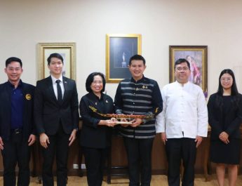 ผู้ว่าฯ น่าน ต้อนรับเอกอัครราชทูต ณ เวียงจันทน์ ร่วมเฉลิมฉลอง 75 ปี ความสัมพันธ์ทางการทูตไทย–ลาว พร้อมหารือความร่วมมือรอบด้านเดินหน้าความร่วมมือทุกมิติ เปิดหลักเขตแดนพิเศษ ไทย–ลาว พร้อมยกระดับความร่วมมือน่าน–หลวงพระบาง หนุนเมืองมรดกโลกและเมืองสร้างสรรค์