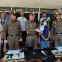 ผู้การนครปฐมแถลงจับชาวเมียนมาวิ่งราวทรัพย์ ชาวบ้านสามพราน