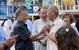 “ชวน หลีกภัย” ร่วมทีม “อนุชา” ลงพื้นที่ตลาด ต.รวมโชค จี้แก้ปมส่วยแผงลอย-ต่างด้าวแย่งอาชีพ ชู “การเมืองสุจริต” กอบกู้กรุงเทพมหานคร