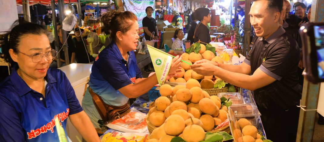 ลพบุรี นักท่องเที่ยวประชาชนล้นหลามเทศกาลกระท้อนหวานของดีเมืองลพบุรี