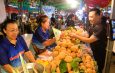 ลพบุรี นักท่องเที่ยวประชาชนล้นหลามเทศกาลกระท้อนหวานของดีเมืองลพบุรี