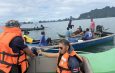 พังงา – ยังไร้วี่แววค้นหา 3 ผู้สูญหาย เหตุเรือท้องแบนจมกลางทะเลอ่าวพังงา ระดมทุกภาคส่วน ชาวประมงร่วมค้นหา