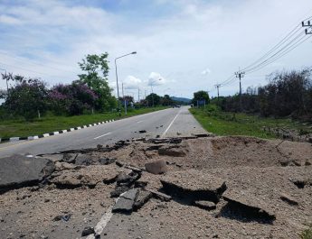 ป่วนนราธิวาส! ลอบบึ้มสามแยกสะปอม ตากใบ นักท่องเที่ยวมาเลเซียบาดเจ็บ 2 ราย