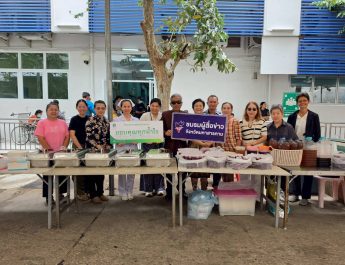 ชมรมผู้สื่อข่าวจังหวัดมหาสารคาม พร้อมคณะญาติธรรมหลายภาคส่วน จัดโรงทานแจกอาหารกว่า 600 ชุด ส่งต่อกำลังใจแก่ผู้ป่วย ญาติ และบุคลากรโรงพยาบาลมหาสารคาม