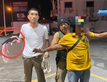 พังงา-รวบทันควัน! คู่เขยโหดจู่ยิงหน้าผากเขยน้องหน้ามัสยิดสามช่องใต้ เจ็บสาหัส ตำรวจตามจับได้พร้อมอาวุธ