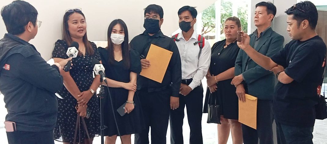 ผู้สอบผ่านบรรจุข้าราชการท้องถิ่นที่ได้รับผลกระทบจากคดีทุจริตสอบ กว่า 10 คน นำหลักฐานยื่น ป.ป.ช. ขอเร่งรัดการไต่สวน ชี้หลายคนตกงาน บางคนลาออกจากงานเพื่อรอรับการบรรจุ แต่กระบวนการล่าช้า ทำให้ได้รับความเดือดร้อน
