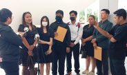 ผู้สอบผ่านบรรจุข้าราชการท้องถิ่นที่ได้รับผลกระทบจากคดีทุจริตสอบ กว่า 10 คน นำหลักฐานยื่น ป.ป.ช. ขอเร่งรัดการไต่สวน ชี้หลายคนตกงาน บางคนลาออกจากงานเพื่อรอรับการบรรจุ แต่กระบวนการล่าช้า ทำให้ได้รับความเดือดร้อน