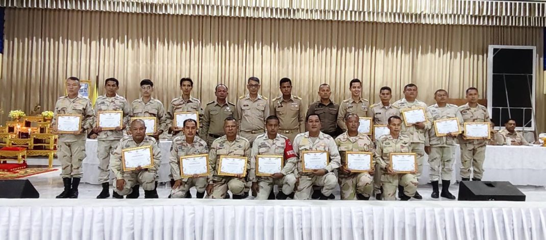 ผู้ว่าราชการจังหวัดพังงามอบประกาศนียบัตรเชิดชูเกียรติผู้ปฏิบัติงานดีเด่นด้าน #การป้องกันและปราบปรามยาเสพติดอำเภอตะกั่วป่า