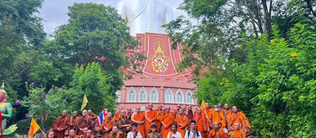 มุกดาหาร เด็กพิเศษวัย 11 ขวบ ขับรถกระบะชนขบวนพระธุดงค์ 34 รูป ลูกศิษย์ 5 คน เสียชีวิต 8 บาดเจ็บระนาว