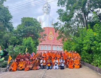มุกดาหาร เด็กพิเศษวัย 11 ขวบ ขับรถกระบะชนขบวนพระธุดงค์ 34 รูป ลูกศิษย์ 5 คน เสียชีวิต 8 บาดเจ็บระนาว