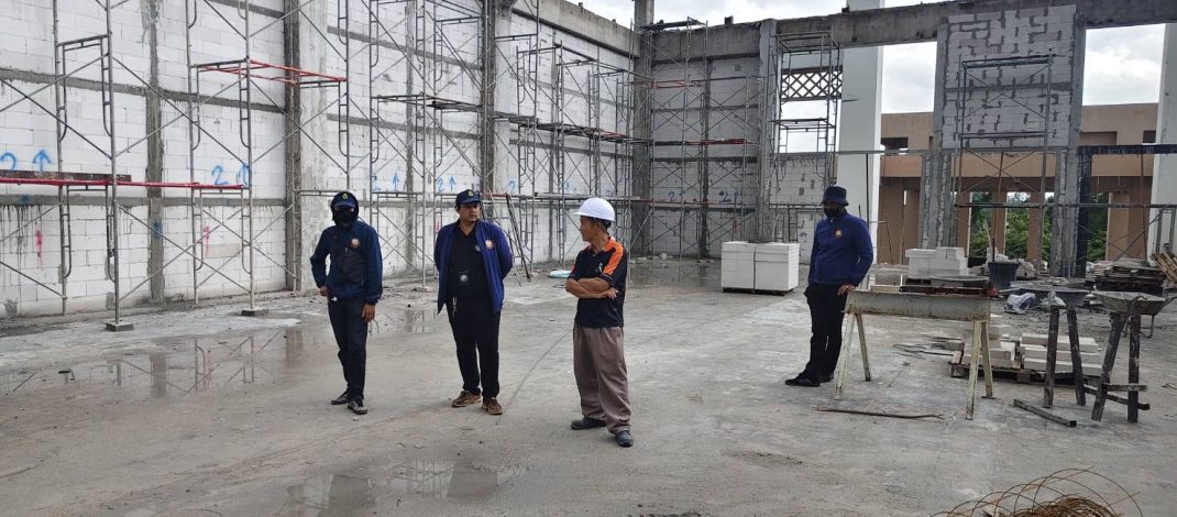 บุกตรวจไซต์งานก่อสร้าง ม.ดังหัวหิน รวบจีน-เมียนมา ไร้ใบอนุญาตทำงาน