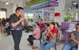 ผู้ว่าฯ น่านสั่งเพิ่มช่องบริการขนส่ง รับยื่นอุทธรณ์บัตรสวัสดิการฯ จาก 3 เป็น 6 ช่อง เร่งลดเวลารอประชาชน หลังชาวบ้านแห่แก้ไขข้อมูลครอบครองรถกว่า 400 รายต่อวัน เหตุชื่อยังติดฐานข้อมูลกรมการขนส่งฯ กระทบสิทธิ์บัตรสวัสดิการแห่งรัฐปี 2569 พร้อมขยายเวลาบริการถึง 20.00 น.