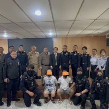 ลาว ส่งตัว 2 ผู้ต้องหาหนีหมายจับคดียาเสพติดรายใหญ่ ให้กับ ป.ป.ส. ไทย เพื่อนำตัวกลับมาดำเนินคดีในไทย