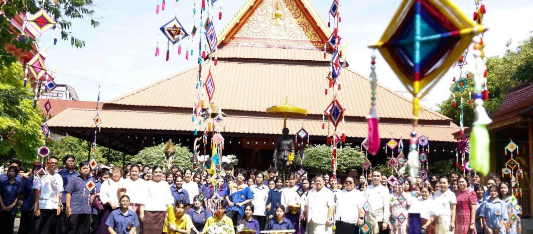 อาชีวะอุบลฯ รวมพลังแห่งศรัทธา นำผู้เรียนอาชีวศึกษาถวายเทียนพรรษา 3 วัด สืบสานพระพุทธศาสนา ปลูกฝังคุณธรรมเยาวชน