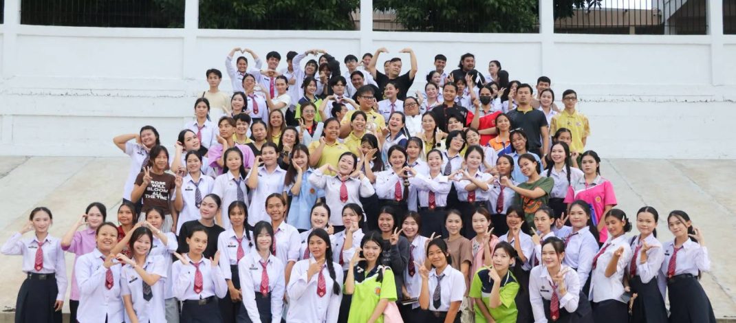 อาชีวะอุบลฯ เตรียมนำฮอยสืบสานประเพณีแห่เทียนพรรษาเมืองดอกบัวปีนี้ ด้วยชุดการแสดง “ฟ้อนไทภูเขา” สะท้อนวิถีชีวิตชาวภูไทผ่านการร่ายรำที่งดงามและทรงพลัง