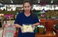 ทุเรียนหมอนทอง ของลับแล อุตรดิตถ์สีเหลืองทอง เนื้อแห้งละเอียดฟู รสชาติหวานมันกำลังดี และมีกลิ่นหอมละมุน