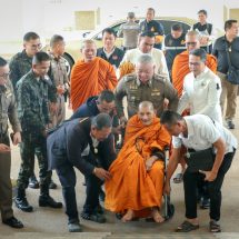 กาฬสินธุ์ทำบุญศาลากลางเสริมสิริมงคล หลวงปู่ศิลาสร้างขวัญกำลังใจขรก.ปฏิบัติหน้าที่บำบัดทุกข์ บำรุงสุขให้แก่ประชาชน