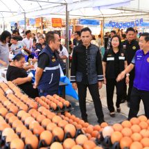 ลพบุรี งานธงฟ้าเยียวยา ลดค่าครองชีพครัวเรือนให้ประชาชน