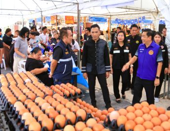 ลพบุรี งานธงฟ้าเยียวยา ลดค่าครองชีพครัวเรือนให้ประชาชน