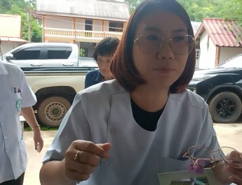 ปราจีนบุรี อบต.ตัดแว่นสายตาแก่ประชาชนฟรี