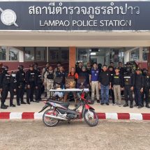 กาฬสินธุ์ ตร.ลำปาวสนธิกำลังฝ่ายปกครองปฏิบัติการพิฆาตยาเสพติด บุกจับมั่วสุมเสพยาบ้าคาบ้านพัก