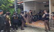 หนุ่มไรเดอร์บุกยิงอดีตภรรยา-ชายคนใหม่คาบ้าน ก่อนลั่นไกตัวเอง ดับสลด 2 ศพ สาหัส 1 ราย