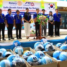 กาญจนบุรี – ปลูกผังจิตสำนึก และสร้างวินัยจราจรแก่เยาวชน!! สโมสรโรตารี 8 สโมสร จังหวัดกาญจนบุรี จัดโครงการส่งเสริมความปลอดภัยในการใช้รถใช้ถนนโดยองค์กรโรตารี่ “Safe Roads Save Lives by Rotary” รณรงค์สวมหมวกกันน็อค