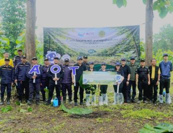 กาญจนบุรี – บริษัท ท่าอากาศยานไทย จำกัด (มหาชน) มุ่งสานต่อกิจกรรมบำรุงและฟื้นฟูป่า ปีที่ 3 ในโครงการ AOT อาสาปลูกป่าเฉลิมพระเกียรติพระบาทสมเด็จพระเจ้าอยู่หัว เนื่องในโอกาสพระราชพิธีมหามงคลเฉลิมพระชนมพรรษา 6 รอบ 28 กรกฎาคม 2567 จำนวน 360 ไร่ ประกอบด้วย ต้นสักสยามินทร์และต้นสักทองจำนวน 72,000 ต้น ณ พื้นที่ต้นน้ำเหนือเขื่อนวชิราลงกรณ
