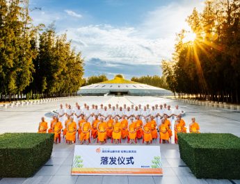 ปทุมธานี วัดพระธรรมกายจัดบรรพชาอุปสมบทธรรมทายาทนานาชาติ 29 รูป จาก 4 ประเทศ