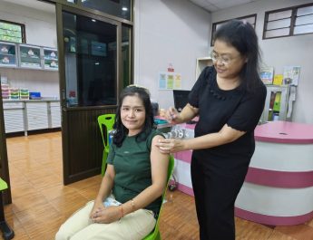 พังงา-ชาวตำบลกระโสม แห่รับวัคซีนป้องกันไข้หวัดใหญ่ สร้างภูมิคุ้มกัน ลดเสี่ยงป่วยช่วงฤดูฝน