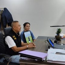 ปทุมธานี แม่ “ไอ้ไข่ทองแดง” หอบรูปลูกตามคดี สภ.ประตูน้ำจุฬาลงกรณ์หลังลูกถูกตีเสียชีวิตคดีไม่คืบ