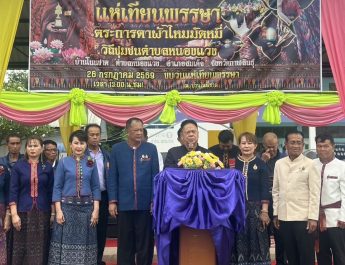 กาฬสินธุ์ “สส.หมู วิรัช” ร่วมชาวหนองแวงสืบสานประเพณีแห่เทียนพรรษา