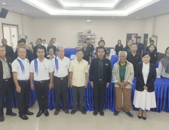 กาญจนบุรี : ทำอย่างไรคนในชุมชนต้องอยู่ได้อย่างมีความสุข!! ศูนย์พัฒนาการเมืองฯ”พระปกเกล้า”กาญจนบุรี เปิดเวทีระดมความคิดเห็น ทำข้อเสนอป้องกันและแก้ปัญหาเกิดไฟไหม้ป่าในเขตชุมชนเขตเมืองส่งต่อสถาบันพระปกเกล้า