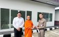 วัดพระธรรมกาย มูลนิธิธรรมกาย ส่งมอบอาคารรับรองประชาชน “ห้องคลองหลวงอุ่นใจ” แก่สถานีตำรวจภูธรคลองหลวง เตรียมเปิดใช้อย่างเป็นทางการในวาระครบรอบ 122 ปี อำเภอคลองหลวง