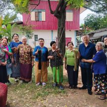 ตำรวจภูธรมหาสารคามจับมือมหาวิทยาลัยราชภัฏขับเคลื่อนสร้างอัตลักษณ์ผ้าสีธรรมชาติจากพืชท้องถิ่น