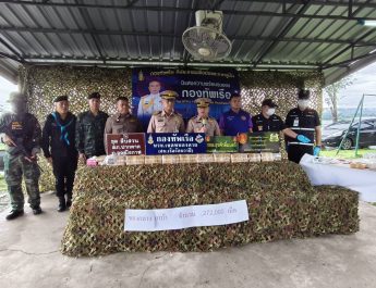 นรข.เขตหนองคาย โดย สน.เรือรัตนวาปี ร่วมกับหน่วยงานความมั่นคงในพื้นที่ แถลงผลการจับกุม 3 หนุ่ม ชาว จ.บึงกาฬ ยึดยาบ้า 2.72 แสนเม็ด รถยนต์ 2 คัน สารภาพนำไปส่งต่อในพื้นที่เมืองอุดรธานี ทำเป็นครั้งที่สอง ได้ค่าจ้างครั้งละ 6 หมื่นบาท